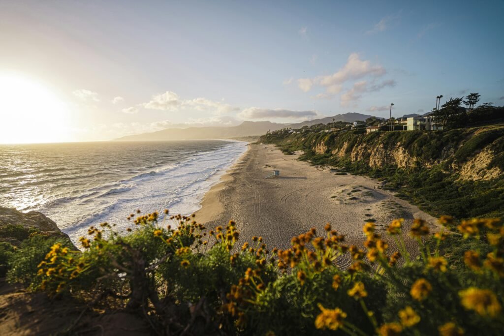 pexels-photo-18303333-18303333 Captivating view of Malibu beach at sunset with waves and cliffs in California, USA.